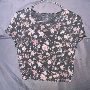 American Eagle Outfitters Floral Short Sleeve Cropped Top - Black and Pink
